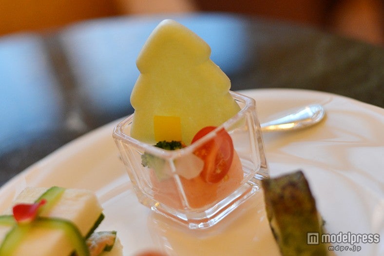 スモークサーモントラウトのムースと彩り野菜