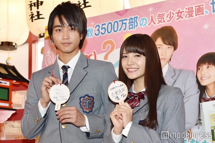 (左から)佐藤寛太、美沙玲奈 (C)モデルプレス