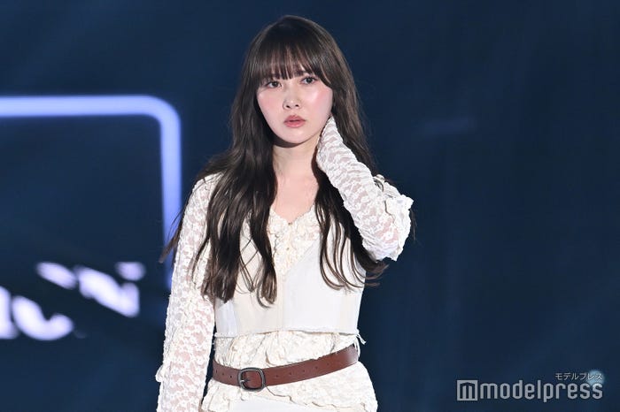 加藤史帆「TGC」ランウェイの様子(C)モデルプレス