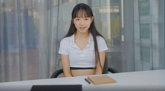 ウア「The Debut:Dream Academy」(C)HYBE UMG LLC.