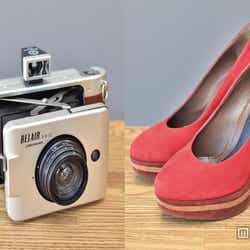 プライベートで持ち歩いているというカメラ(左)インタビュー時に履いていたマルニのヒール(右)