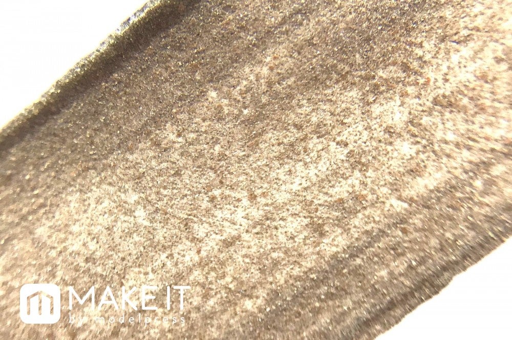 グリーン×ゴールドのパールの光が美しい (C)メイクイット