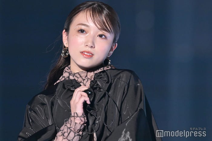 矢吹奈子(C)モデルプレス