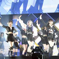 最新曲「元カレです」を披露したAKB48／「AKB48 LIVE SHOW ～AKBINGO! THE FINAL サヨナラ毛利さん～」（C）NTV （C）AKB48