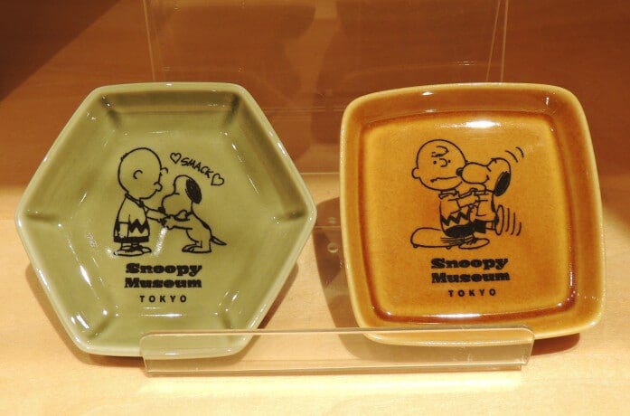豆皿2枚セットで2420円。スヌーピーとチャーリー・ブラウンのデザインがいいですね