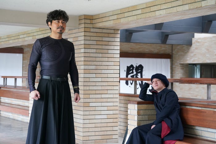 小澤征悦、濱田岳/「新・信長公記~クラスメイトは戦国武将~」より(C)日本テレビ