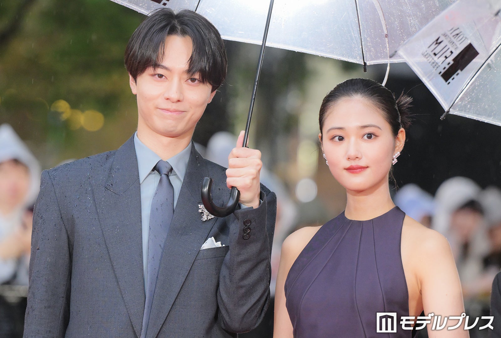 ACEes作間龍斗、原菜乃華をスマートにエスコート 初レッドカーペットで紳士的な振る舞い【第39回東京国際映画祭】