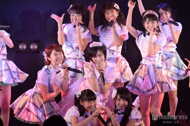 涙で卒業公演を行った、大人AKB48の“まりり”こと塚本まり子（C）AKS【モデルプレス】