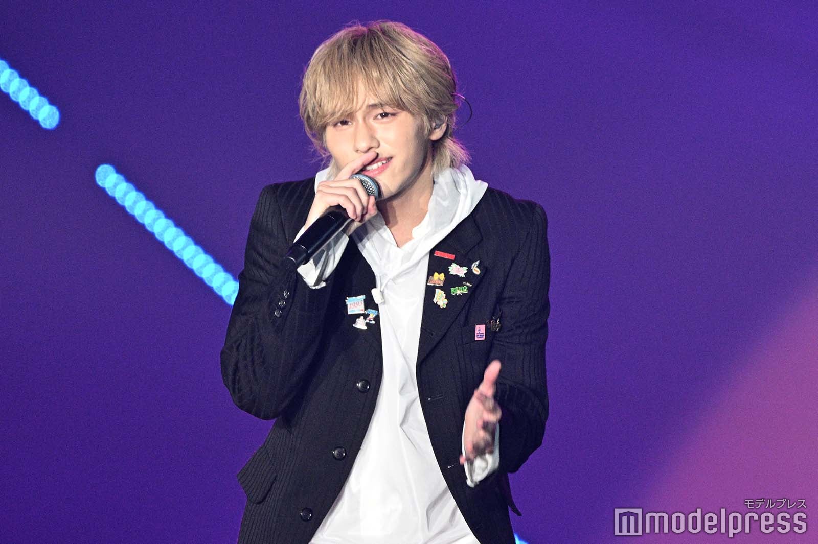 金髪の山下幸輝（C）モデルプレス