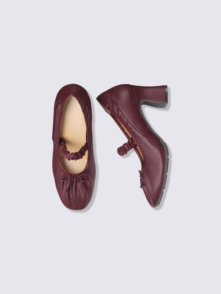 ワインレッドのストラップバレエパンプス
