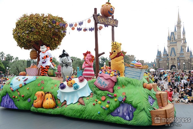 パレード「ハッピーハロウィーンハーベスト」／プーさんのフロート
