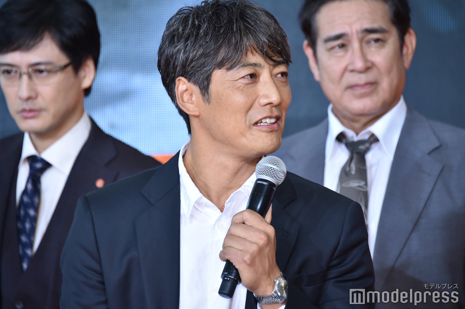 杉野遥亮を見守る反町隆史（C）モデルプレス