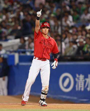 広島・佐々木が八回に意地の同点打 プロ初の4安打の大暴れ 菊池以来となる大卒2年目のシーズン100安打まであと「3」