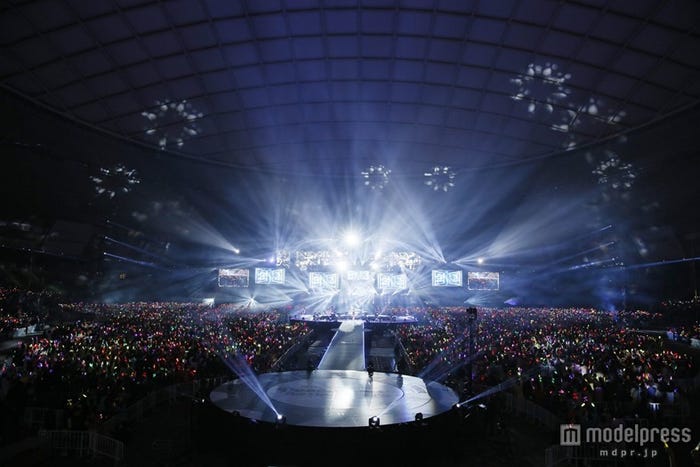 「ももいろクローバーZ 春の一大事 2013 西武ドーム大会~星を継ぐもも vol.1/ vol.2 Peach for the Stars~」より/photo by Hajime Kamiiisaka