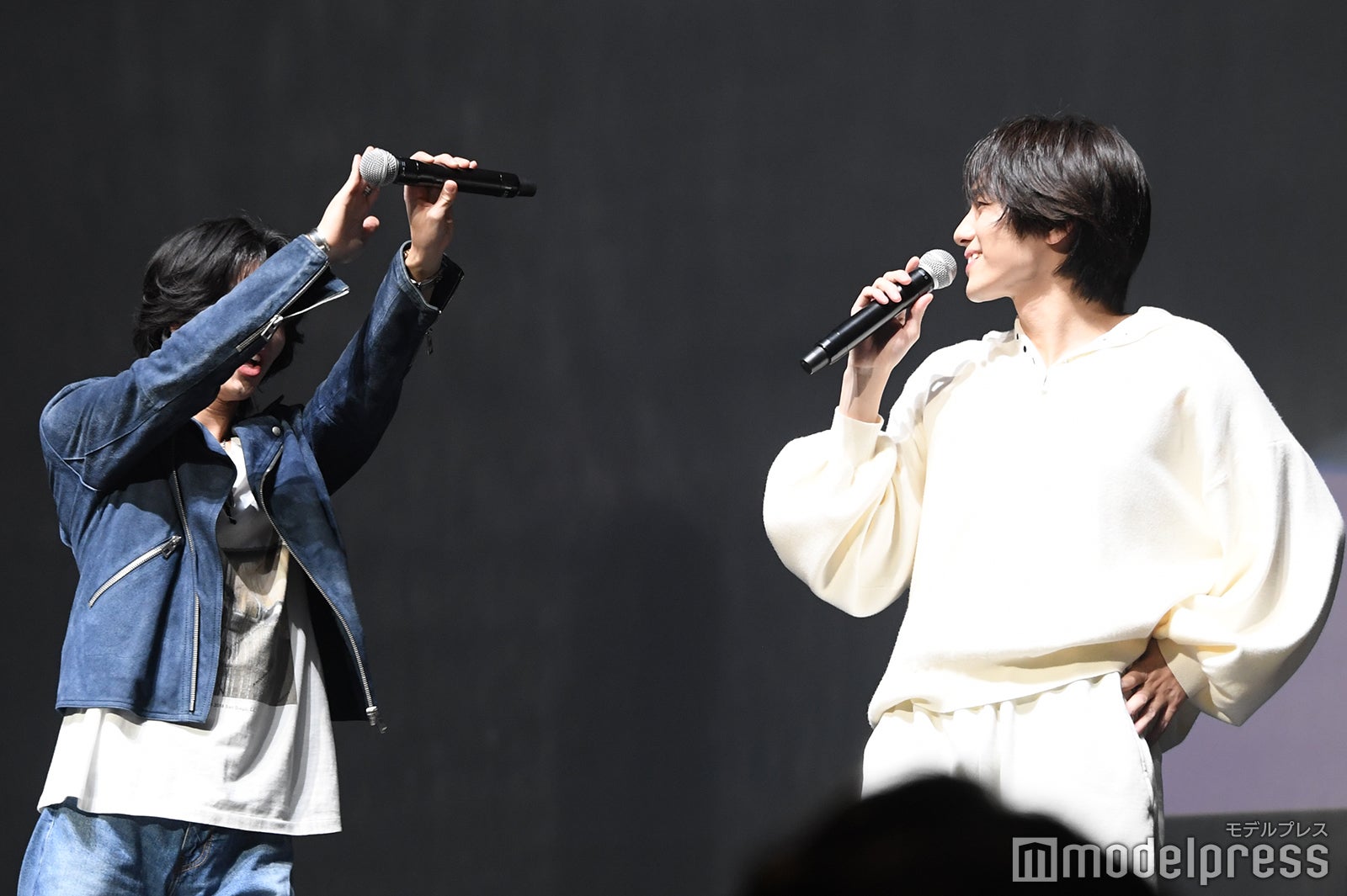 山下幸輝が「エセ関西弁」と言われていたときを再現する森愁斗（C）モデルプレス