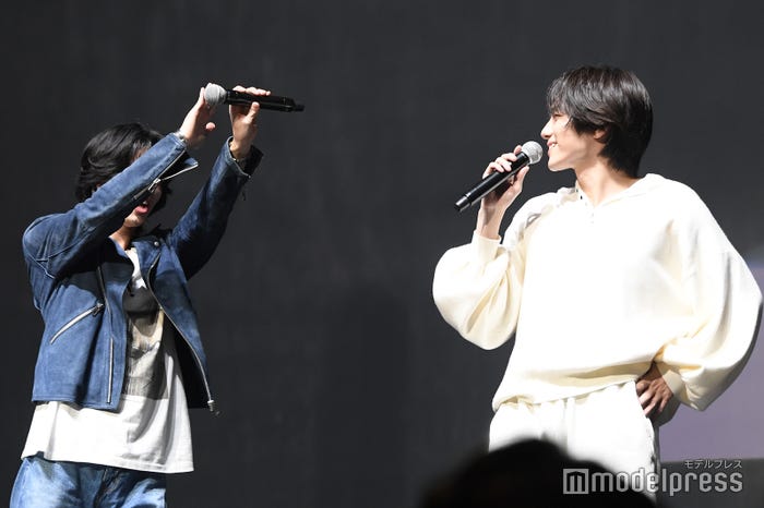 山下幸輝が「エセ関西弁」と言われていたときを再現する森愁斗(C)モデルプレス