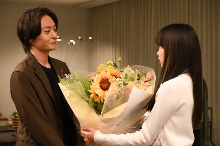 犬飼貴丈、林芽亜里「初めましてこんにちは、離婚してください」第3話(C)「初めましてこんにちは、離婚してください」製作委員会・MBS