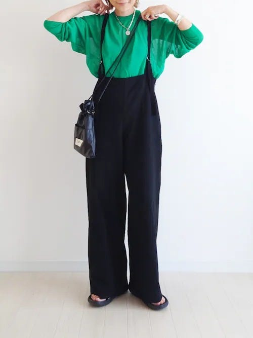 黒サロペット