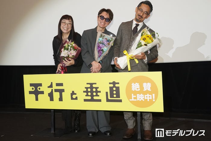(左から)山野海、安田章大、小林聖太郎監督(C)モデルプレス