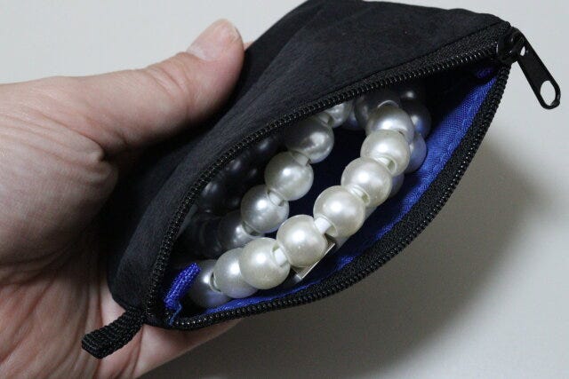 ダイソー マチ付ポーチ(ミッキーマウス) ダイソーのアクセサリーが入るマチ付ポーチ(ミッキーマウス)