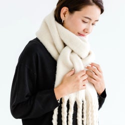 21冬 白マフラーのレディースコーデ 上品に魅せる大人の着こなし方 モデルプレス 21冬 白マフラーのレディースコーデ 上品に魅せる大人の着こなし方 モデルプレス