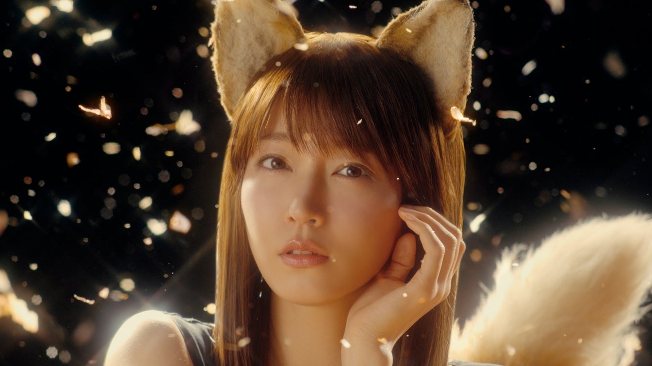 吉岡里帆、“どんぎつね”約4年ぶりに復活 大人の魅力あふれる表情を披露