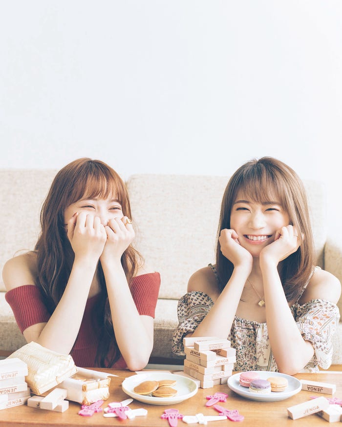 加藤史帆&秋元真夏(画像提供:小学館)