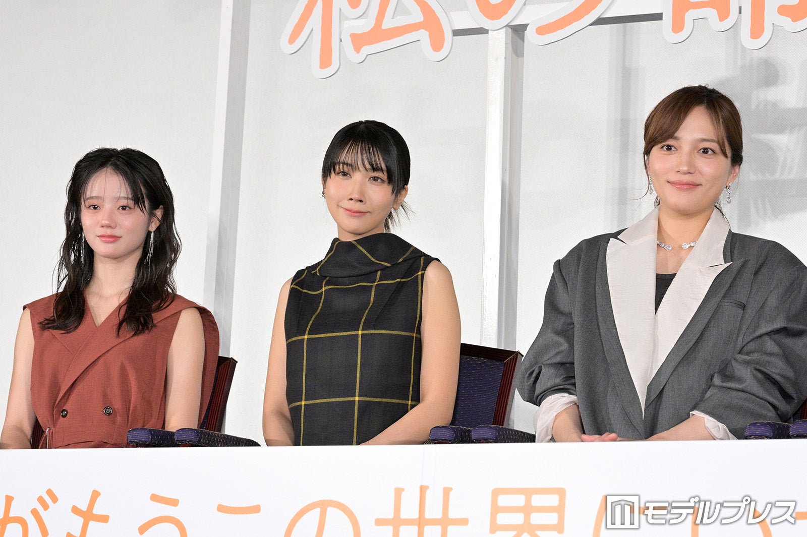 （左から）中島瑠菜、松本穂香、川口春奈（C）モデルプレス