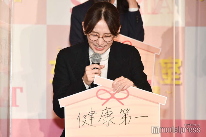 笑いが抑えきれない北川景子 (C)モデルプレス