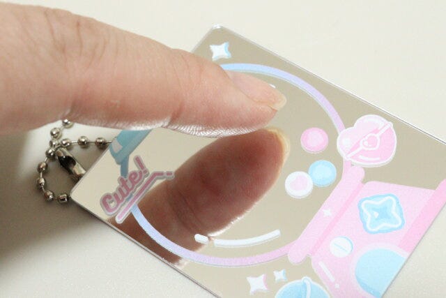 アクリルミラーキーホルダーカプセルトイ柄　映り具合