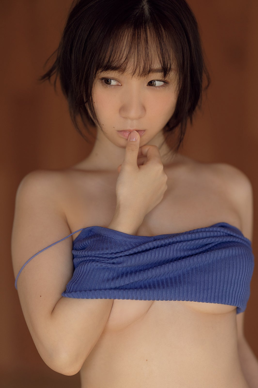 トップコスプレイヤー・伊織もえ「FLASH」初表紙でHカップ美バスト披露