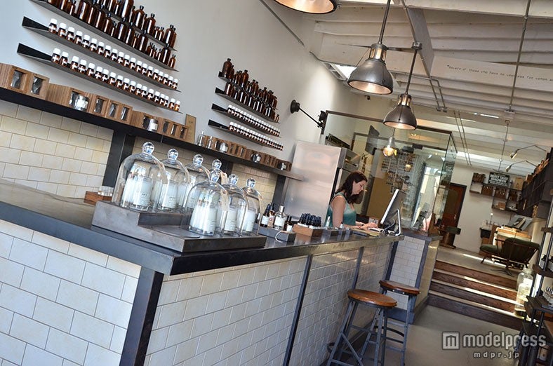 店内はシンプルでスタイリッシュ