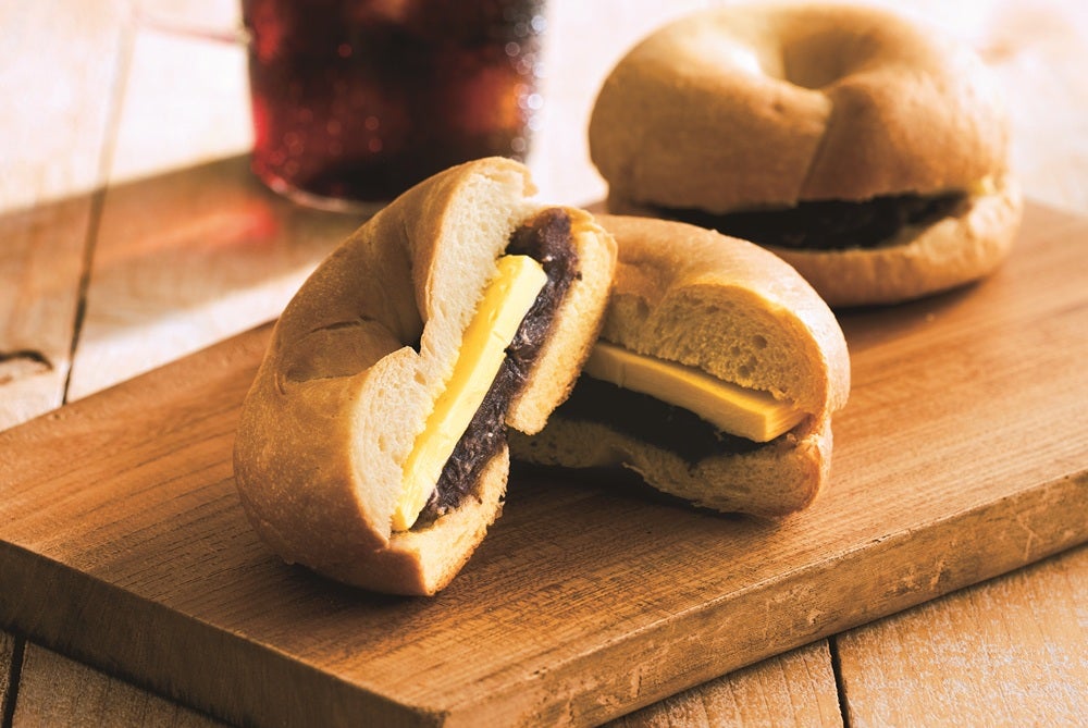 「ベーグルサンド 塩あんバター」 420円／提供画像