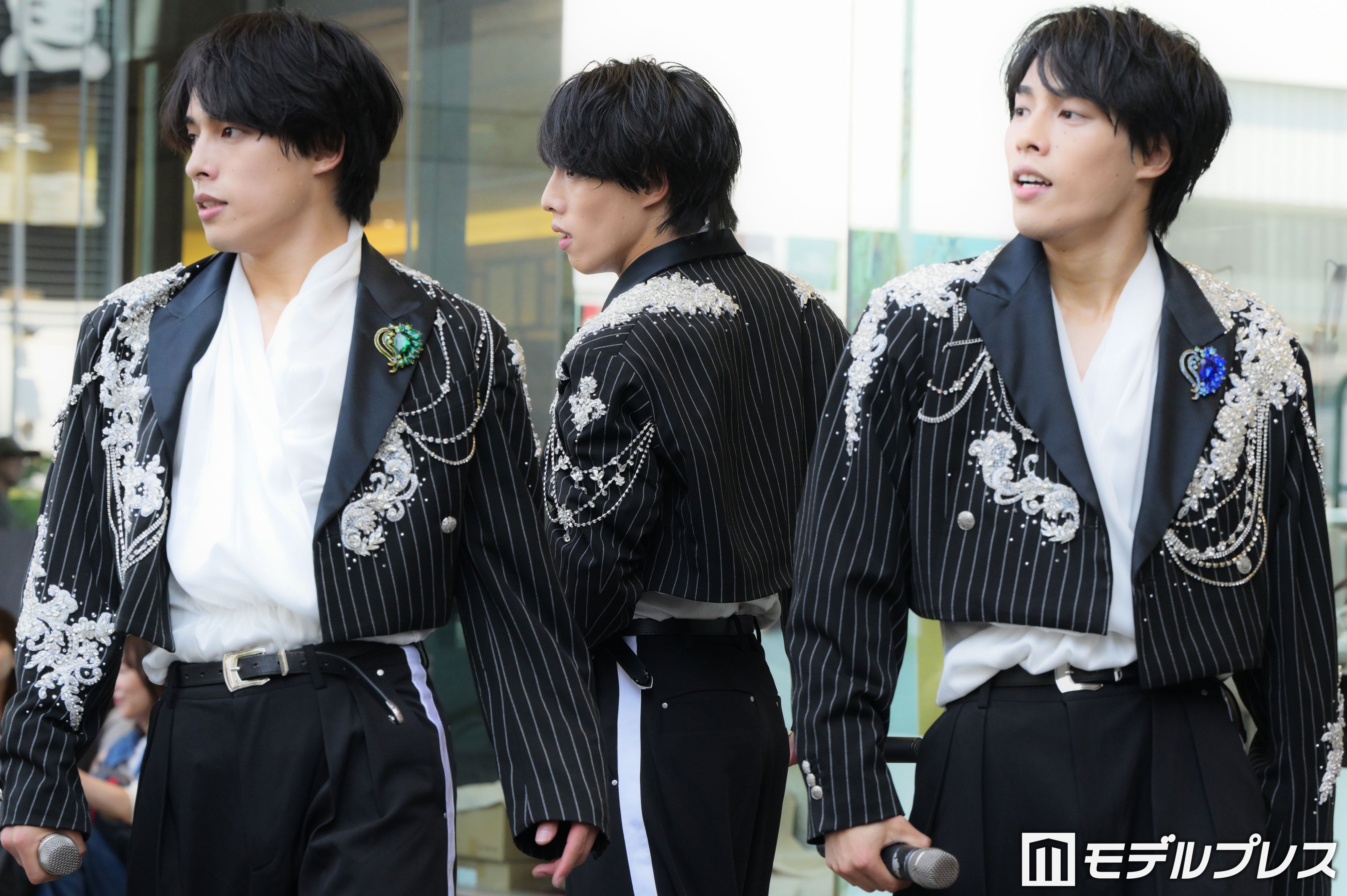 （左から）嘉人、颯人、綾人／佐藤三兄弟（C）モデルプレス