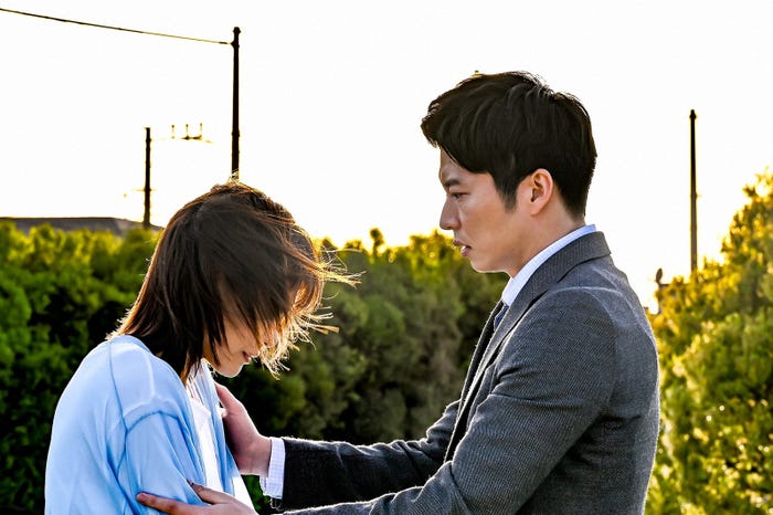 上野樹里、田中圭/「持続可能な恋ですか?~父と娘の結婚行進曲~」第5話より(C)TBS