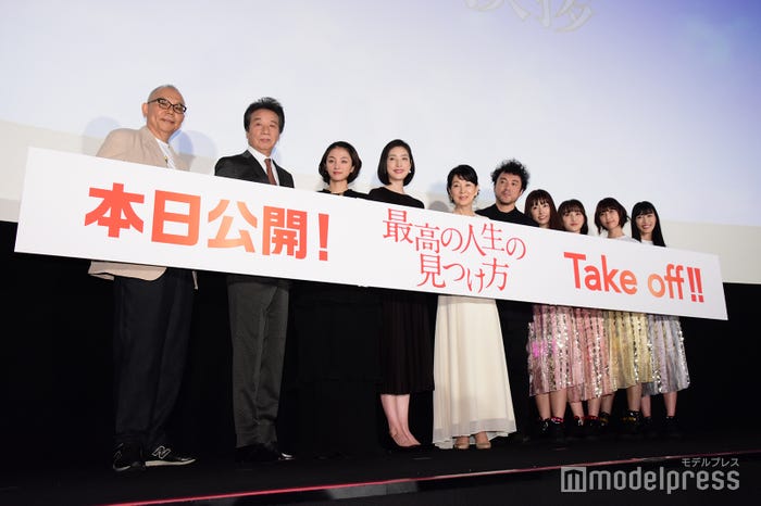 (左から)犬童一心監督、前川清、満島ひかり、天海祐希、吉永小百合、ムロツヨシ、ももいろクローバーZ(C)モデルプレス