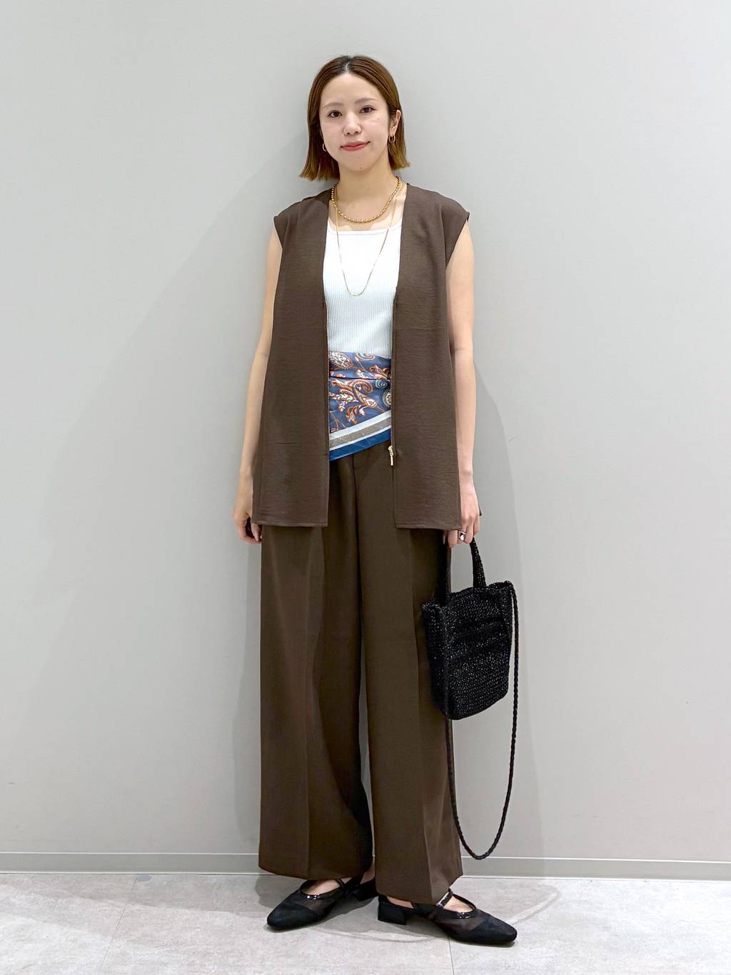 「去年と同じ服着てる、、」→【グローバルワーク店員さん】の“スカーフアレンジ”が参考になる♡