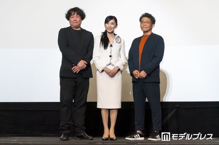 加藤章一プロデューサー、黒木瞳、松田礼人監督(C)モデルプレス