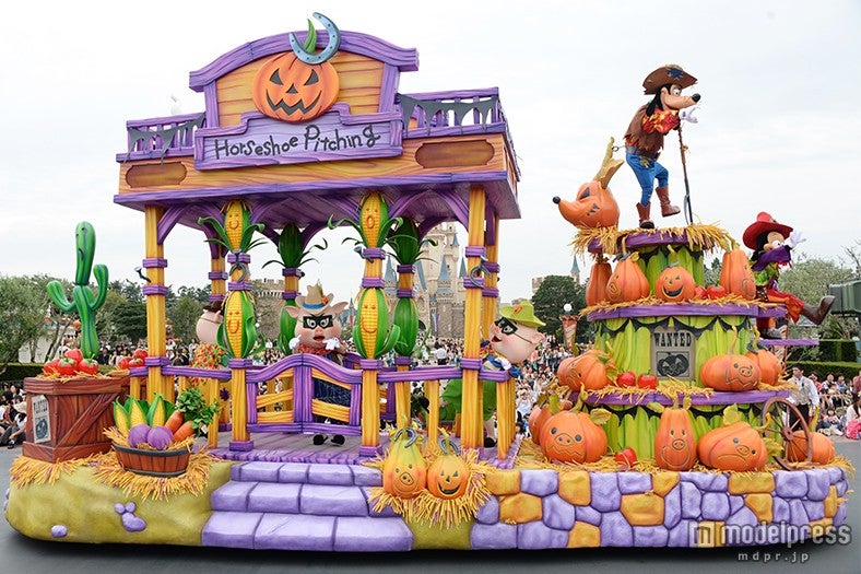 「ハッピーハロウィーンハーベスト」フェアで楽しむハロウィーンゲームコーナーのフロート