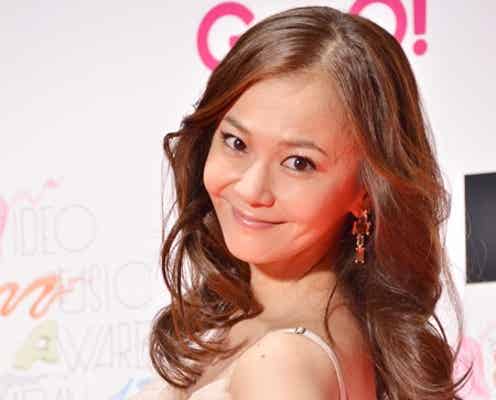 <速報>華原朋美、上品なドレスで大人の色気たっぷり「MTV VMAJ」レッドカーペット