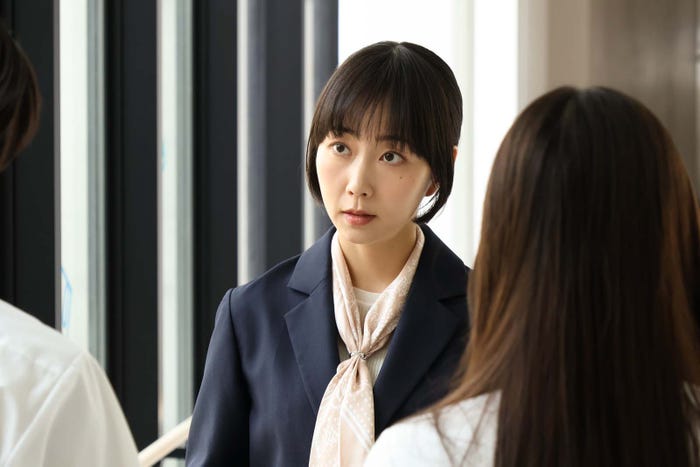 木南晴夏「ビリオン×スクール」第1話より(C)フジテレビ