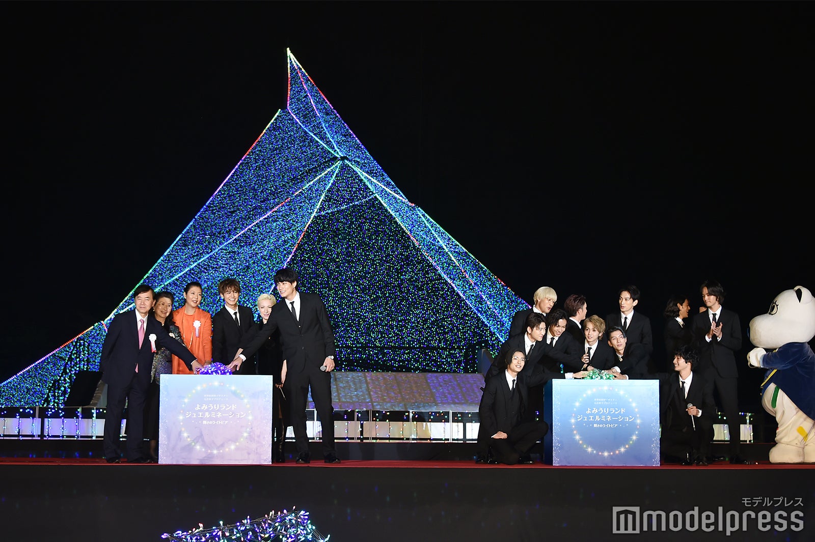 片寄涼太・鈴木伸之ら集結で点灯式（C）モデルプレス