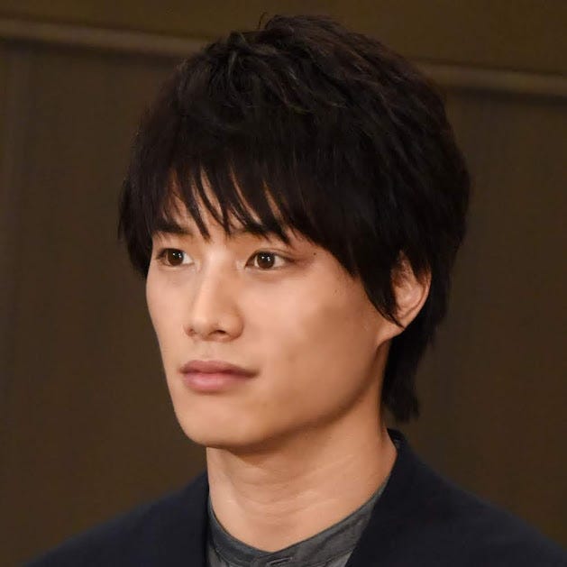 ビジュ良すぎる 鈴木伸之 前髪を上げたクールなブラックスーツshotに反響 イケメン モデルプレス ビジュ良すぎる 鈴木伸之 前髪を上げたクールなブラックスーツshotに反響 イケメン モデルプレス