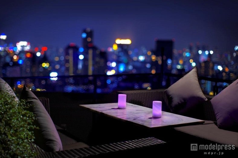 ゆったりくつろぎながら夜景を楽しめる