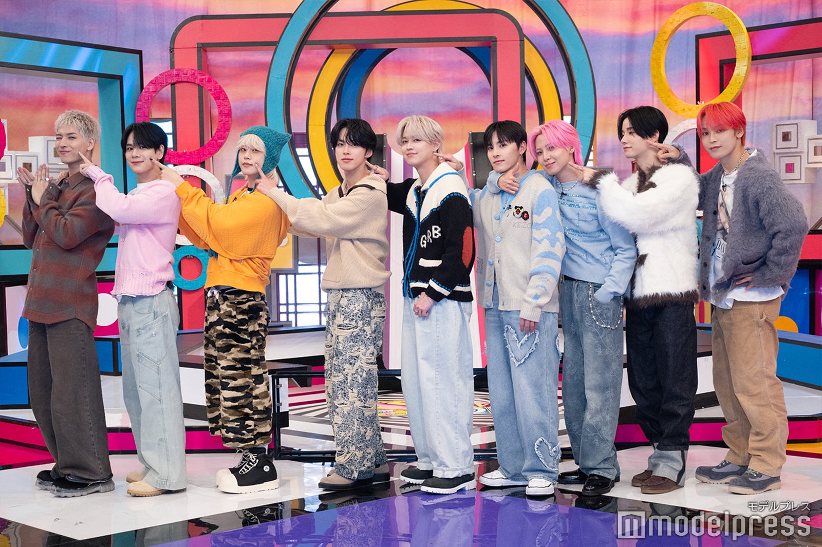 JO1（左から）金城碧海、豆原一成、木全翔也、河野純喜、白岩瑠姫、川西拓実、川尻蓮、佐藤景瑚、與那城奨（C）モデルプレス