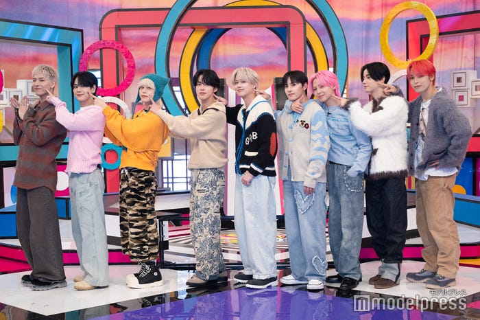 JO1(左から)金城碧海、豆原一成、木全翔也、河野純喜、白岩瑠姫、川西拓実、川尻蓮、佐藤景瑚、與那城奨(C)モデルプレス