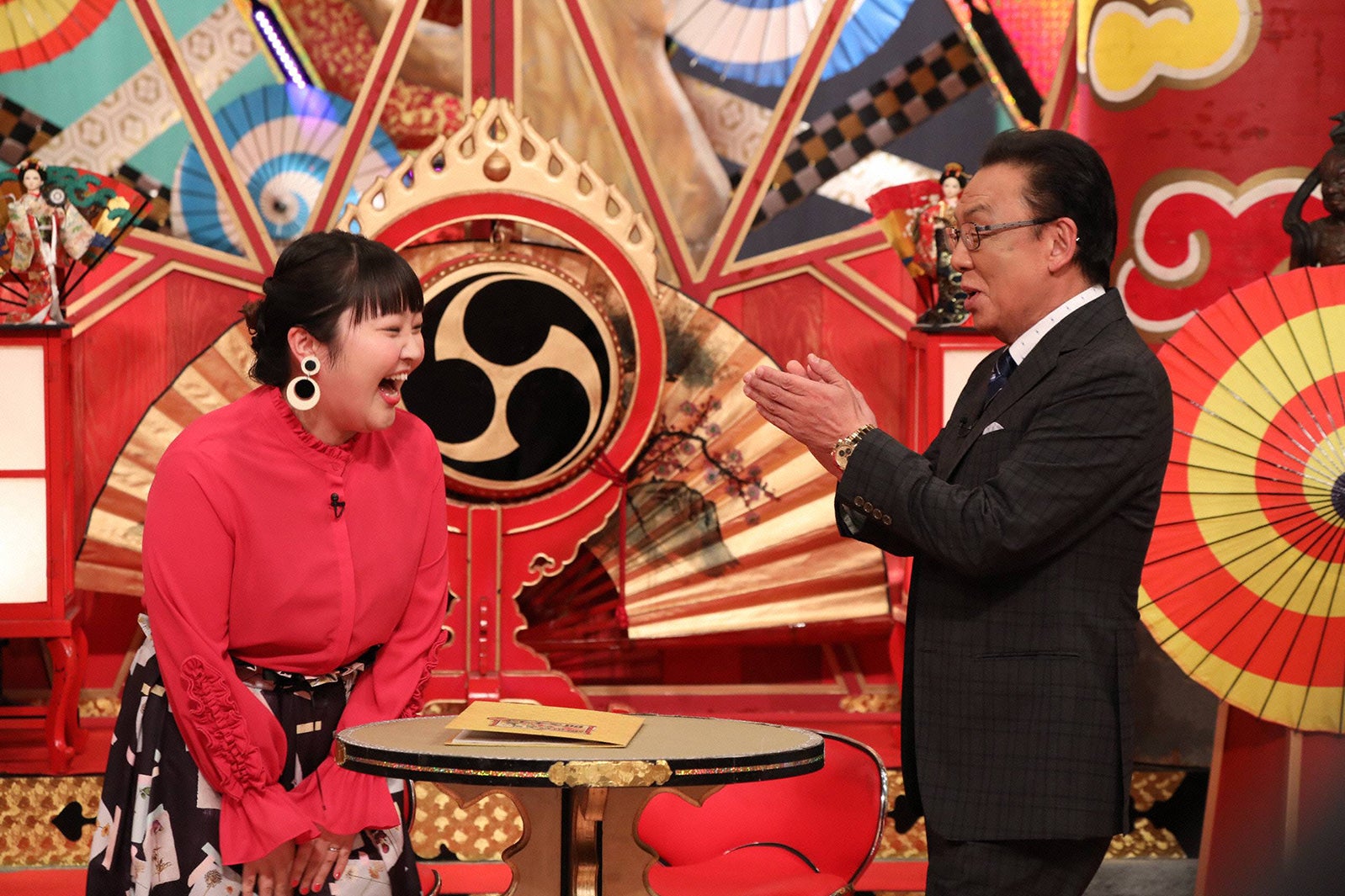 （左から）柳原可奈子、梅沢富美男（C）フジテレビ