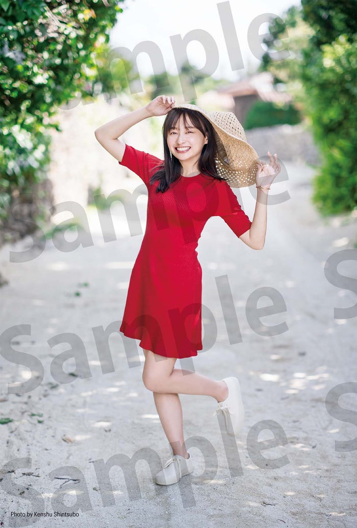 影山優佳 1st写真集「知らないことだらけ」未来屋書店特典ポストカード/撮影:新津保建秀(扶桑社刊)