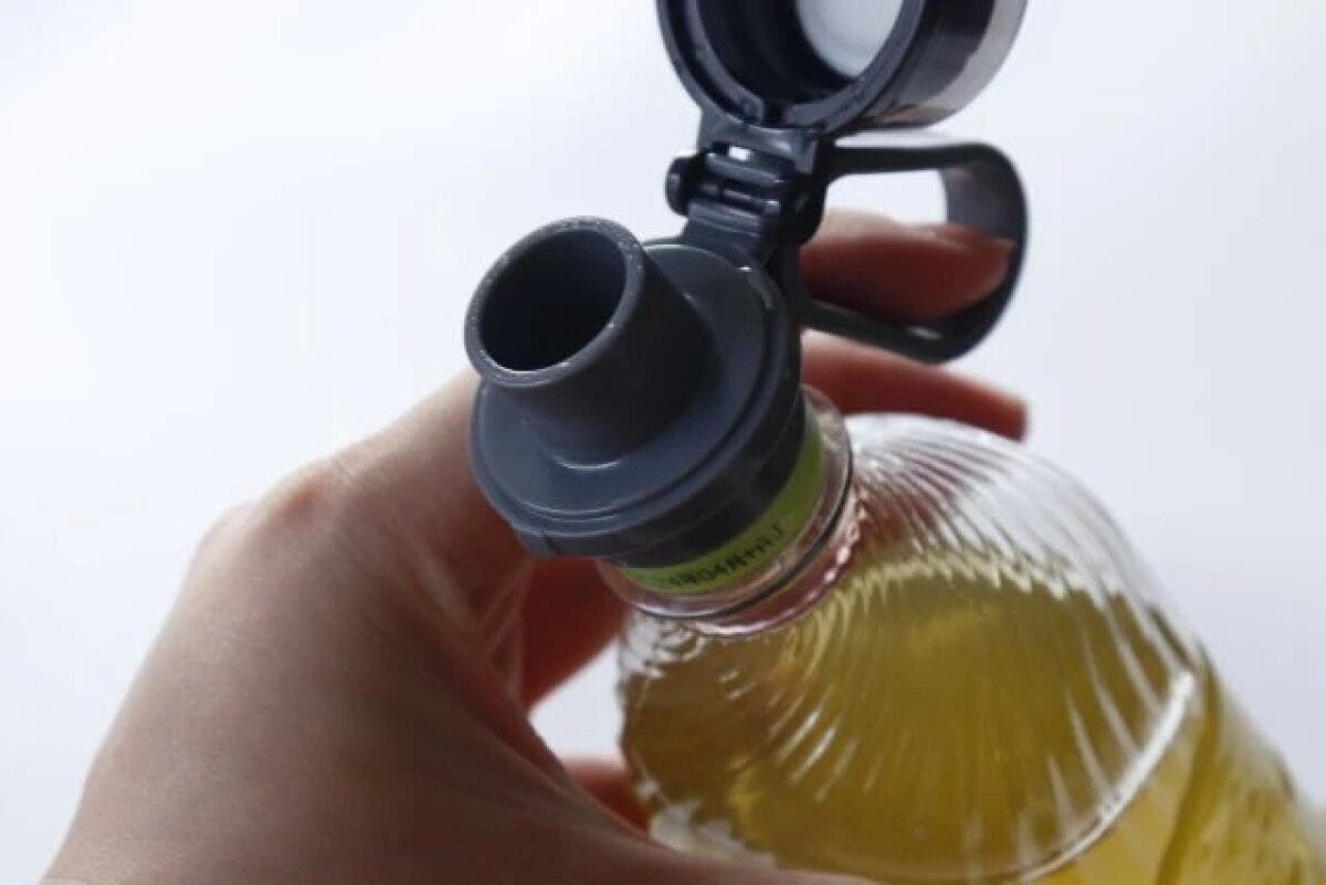 ダイソー ペットボトルキャップ(水滴防止カバー付) 使用例 ダイソー ペットボトルキャップ(水滴防止カバー付) 使用例