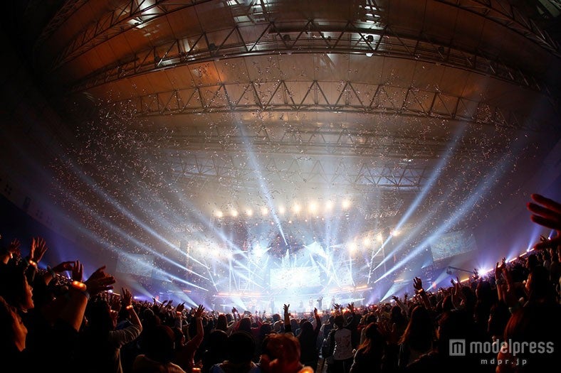 夜公演の様子／（C）FNC MUSIC JAPAN INC.